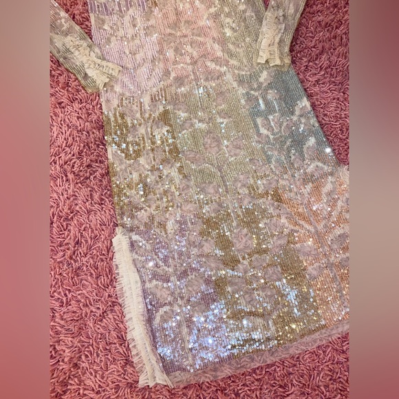 Needle & Thread tiled sequin embellished midi shift dress in rose - Picture 6 of 10